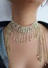 Altın Renk Taş Detaylı Tasarım Choker Kolye