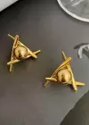 Altın Renk Üçgen Topçuk Figürlü Çelik Küpe (Çift)