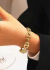 Altın Renk Zincir Detaylı Çelik Kelepçe Bileklik