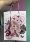 Beyaz Renk Kız Figürlü 3D Görünümlü Karton Çanta
