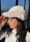 Beyaz Renk Peluş Kasket Şapka