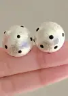 Beyaz Renk Puantiye Detaylı Küpe (Çift)