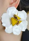 Beyaz Ve Sarı Renk Çiçek Figürlü Tasarım  Küpe (Çift)