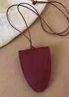 Bordo Renk Boyundan Asmalı Deri Gözlük Tutacağı