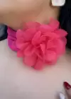 Fuşya Renk Çiçek Detaylı Choker Kolye