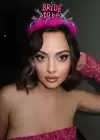 Fuşya Renk Tüylü Bride To Be Yazılı Tarak Taç