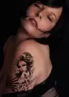 Geçici Kadın Modelli Dövme Tattoo