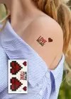 Geçici Kalplı ve Love Yazan Mini Dövme Tattoo