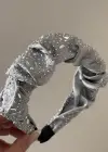 Gri Renk Taş Detaylı Taç