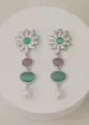 Gümüş Renk Çiçek Figürlü Taş Ve İnci Detaylı Küpe (Çift)
