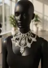 Gümüş Renk Hologram Taş Detaylı Tasarım Abiye Kolye