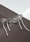 Gümüş Renk Kurdele Figürlü Taş Detaylı Küpe (Çift)