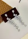 Gümüş Renk Taş Detaylı Küpe (Çift)