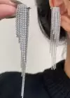 Gümüş Renk Taş Detaylı Sallantılı Ear Cuff (Tek)