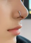 Gümüş Renk Taş Detaylı Sıkıştırmalı Deliksiz Hızma Cerrahi Çelik Piercing (Tek)