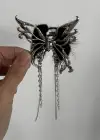 Gümüş Renk Tüy Ve İnci Detaylı Kelebek Figürlü Sallantılı Metal Mandal Toka