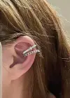Gümüş Renk Yıldız Figürlü Taş Detaylı Ear Cuff (Tek)