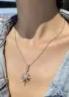 Gümüş Ve Altın Renk Kuzey Yıldızı Figürlü Taş Detaylı Çelik Kolye