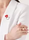 Karışık Renk Kalp Figürlü Steteskop Broş