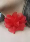 Kırmızı Renk Çiçek Detaylı Choker Kolye