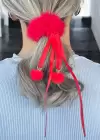 Kırmızı Renk Ponpon Detaylı Peluş Simit Toka