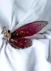 Kırmızı Renk Taş Detaylı Kelebek Figürlü Broş
