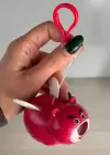 Koyu Pembe Renk Kanatları Oynayan Ayı Figürlü Anahtarlık