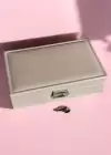 Krem Renk Kilitli Deri Takı Organizeri