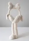 Krem Renk Kurdele Figürlü Kulakları Oynayan Peluş Kulaklık