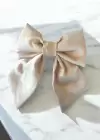 Krem Renk Kurdele Figürlü Otomat Toka