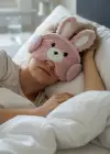Pembe Renk Ayıcık Figürlü Peluş Uyku Bandı
