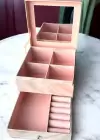 Pembe Renk Ayna Detaylı Bölmeli Çekmeceli Takı Organizeri