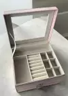 Pembe Renk Ayna Detaylı Çekmeceli Takı Organizeri