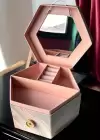 Pembe Renk Ayna Detaylı Takı Organizeri