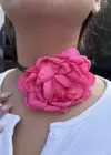 Pembe Renk Gül Detaylı İpli Choker Kolye