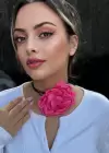 Pembe Renk Gül Detaylı İpli Choker Kolye