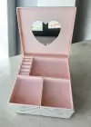 Pembe Renk Kutulu Ayna Detaylı Takı Organizer