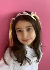 Pembe Renk Saçlı Çocuk Taç