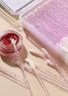 Pembe Renk Sim Detaylı Ruj Sürme Çubuğu