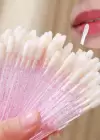 Pembe Renk Sim Detaylı Ruj Sürme Çubuğu