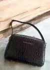 Siyah Renk Parlak Kadın Deri Çanta