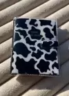 Siyah Ve Beyaz Renk Halledilir Bir Şekilde Yazılı Mini Defter