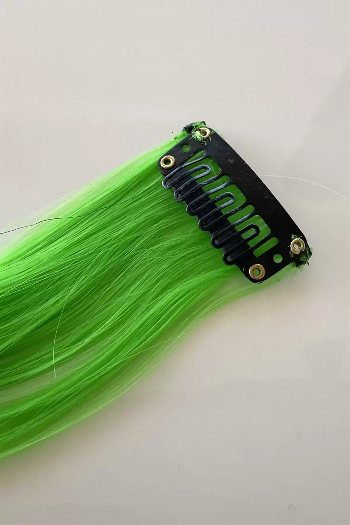 Neon Renk Yan Çıt Çıt Postiş /Yeşil Renk Dalgalı / 45 Cm