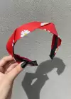 Kırmızı Renk Papatya Desenli Taç