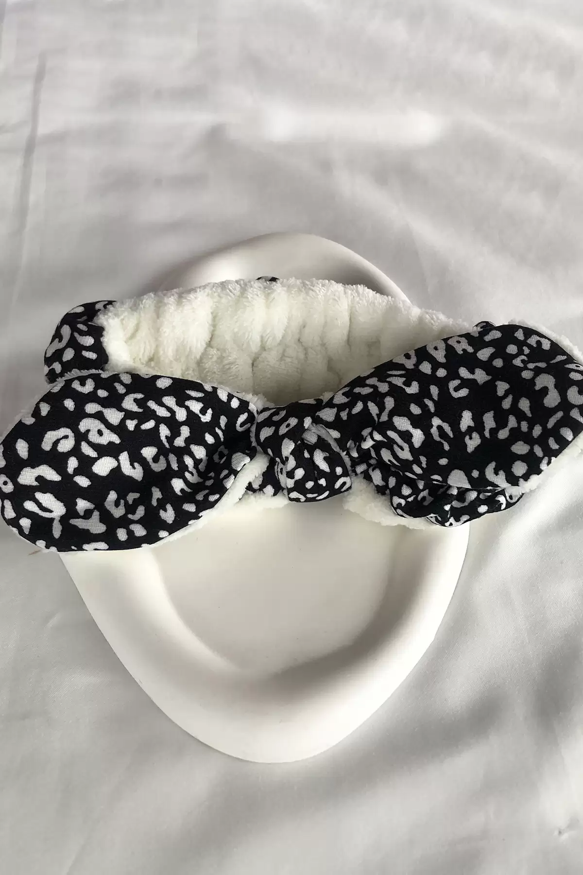 Beyaz Renk Leopar Desenli Kurdele Figürlü Peluş Spa Makyaj Saç Bandı