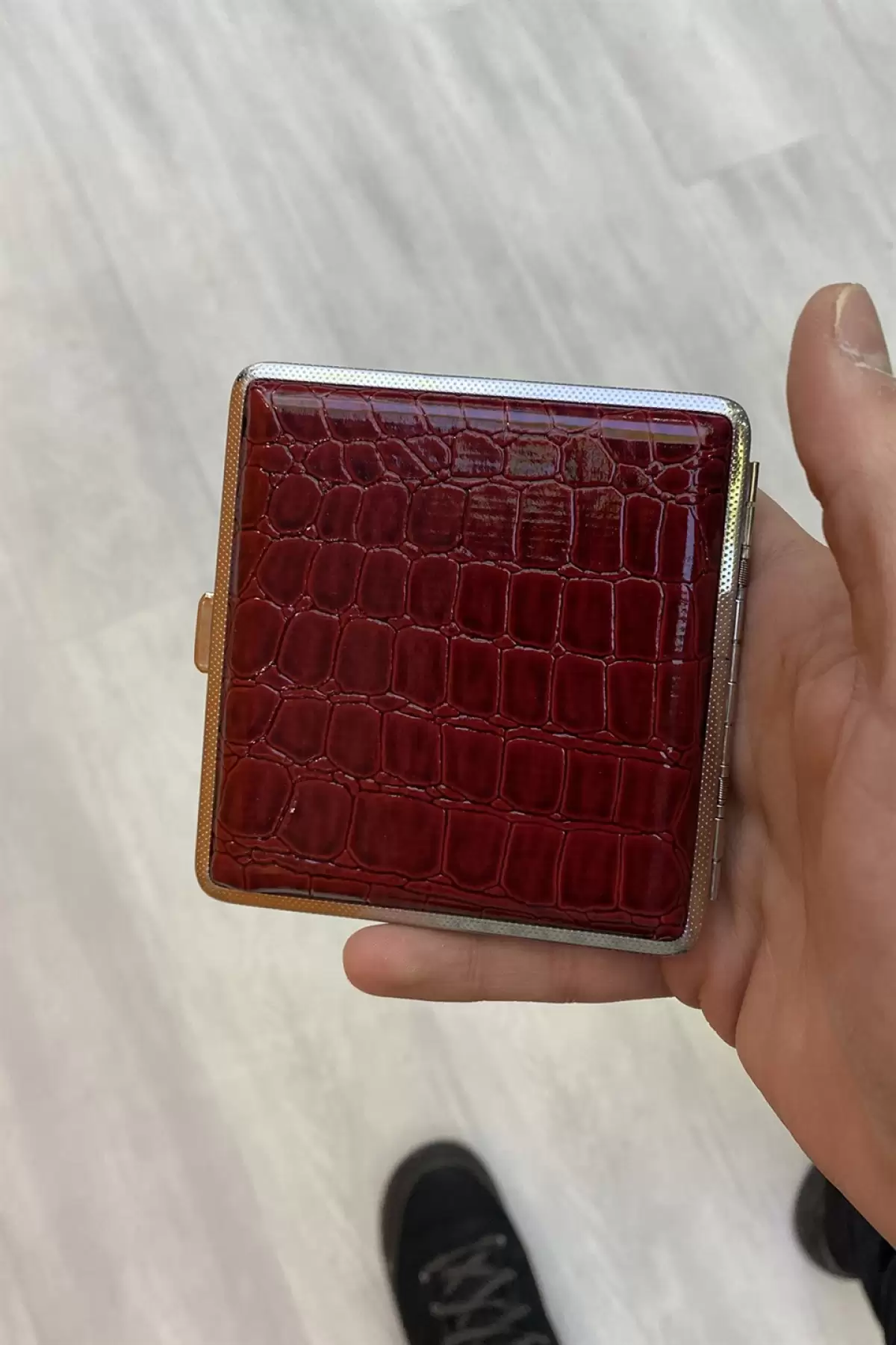 Bordo Renk Kabartmalı Orta Boy Tabaka