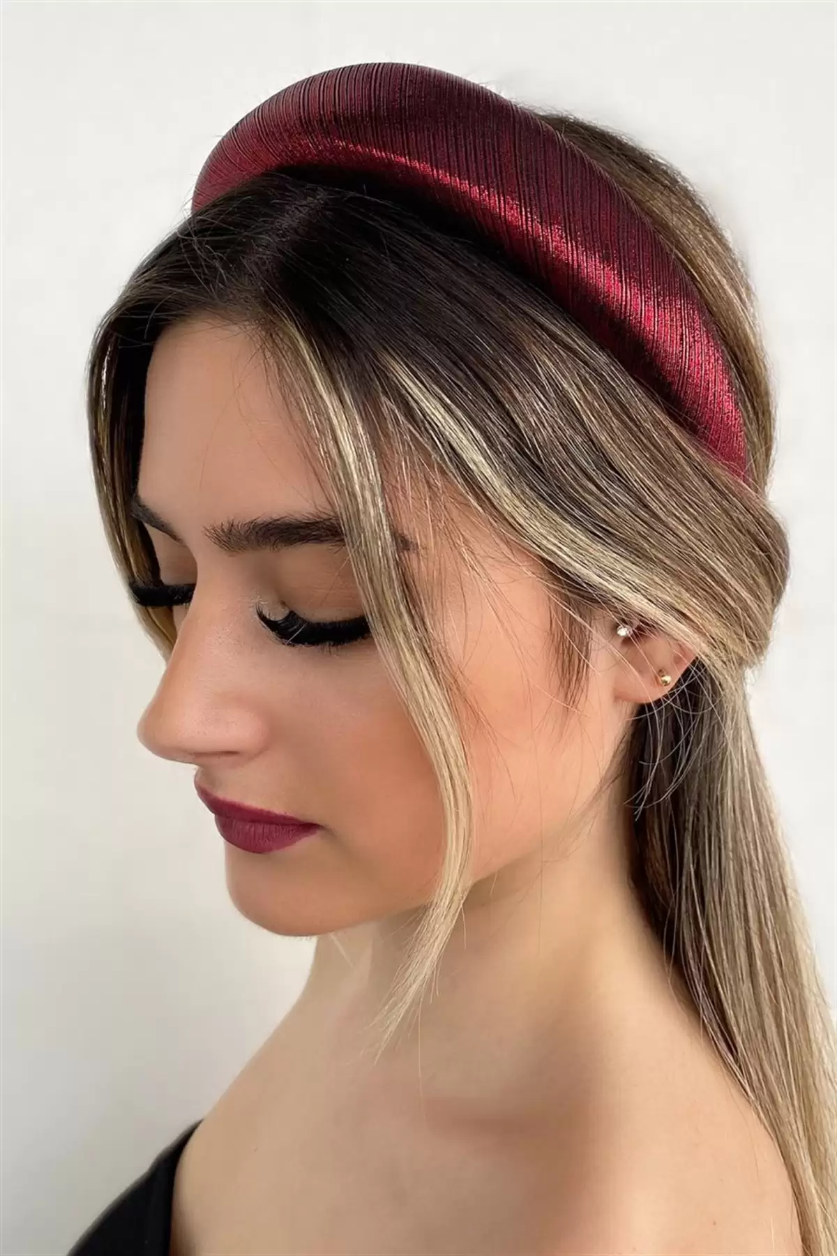 Bordo Renk Simli Taç