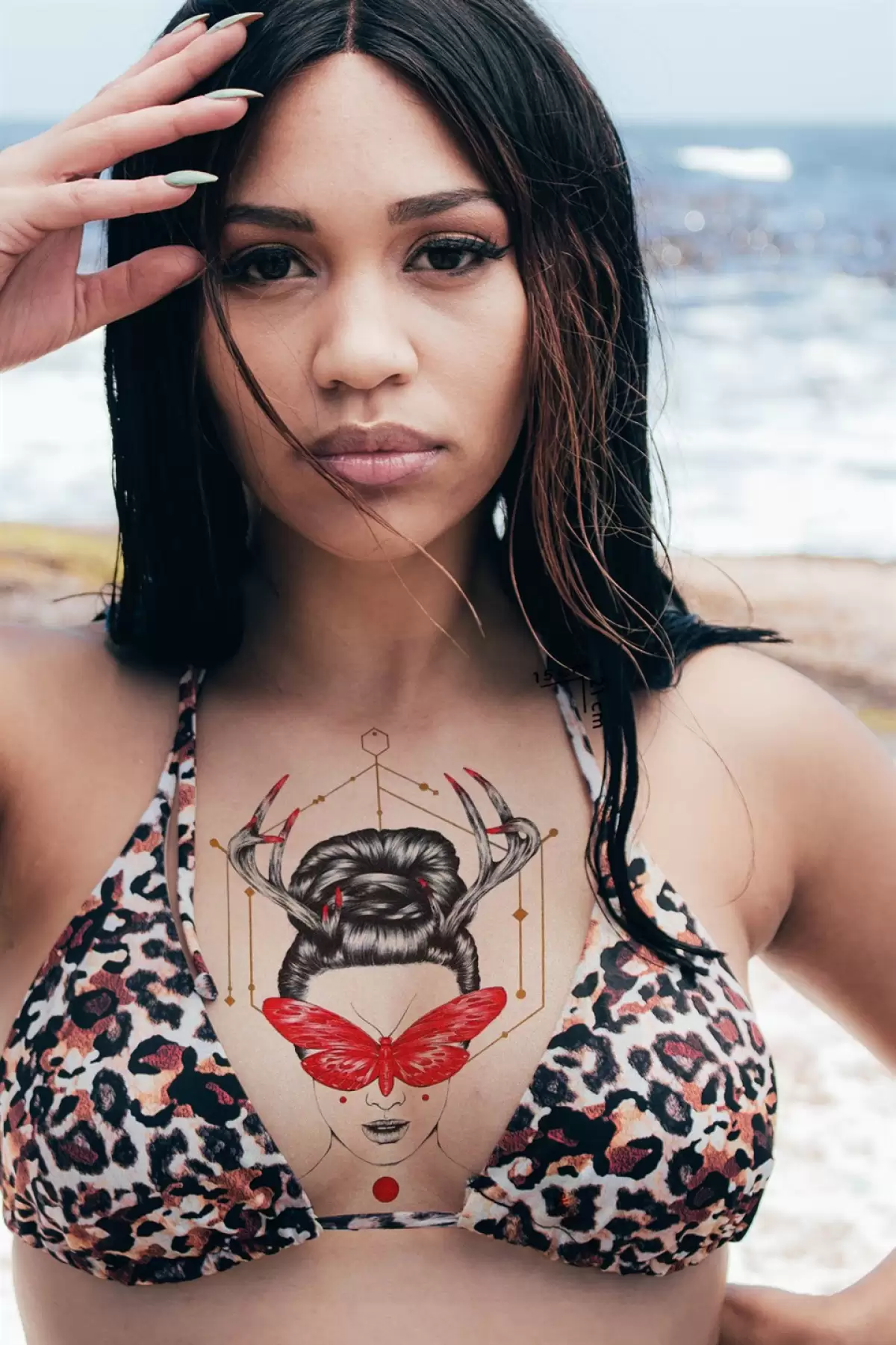 Geçici Kadın ve Kelebek Modelli Dövme Tattoo