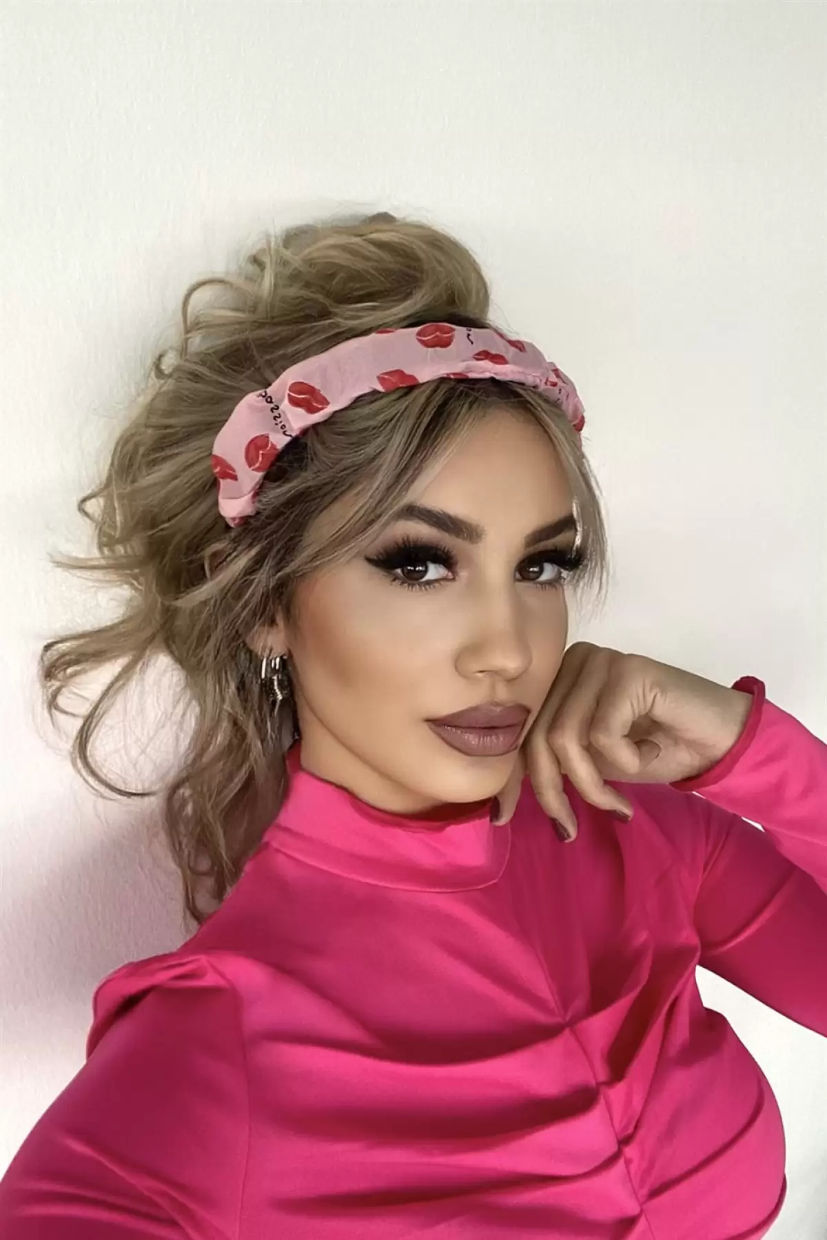 Pembe Renk Dudak Desenli Taç