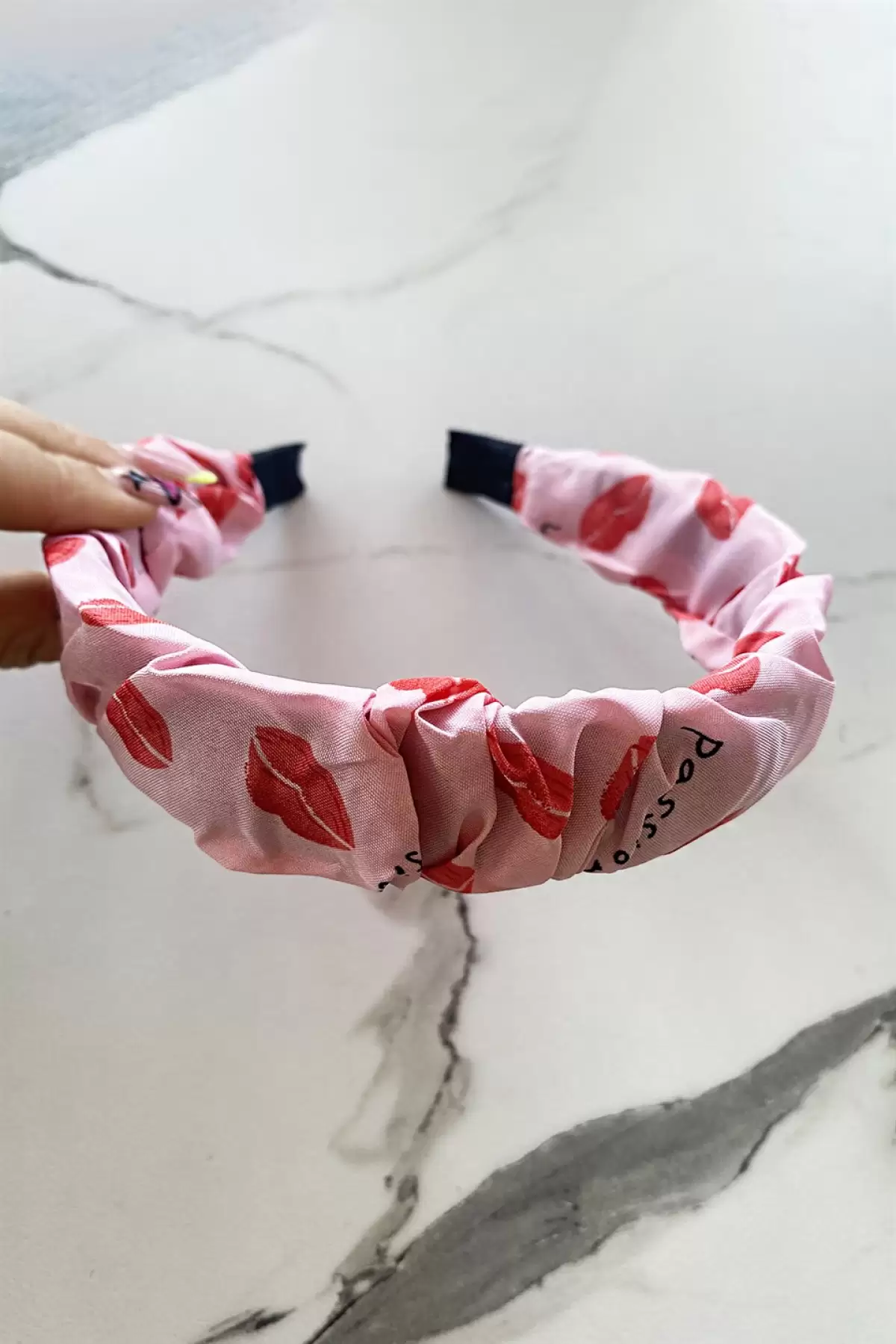 Pembe Renk Dudak Desenli Taç